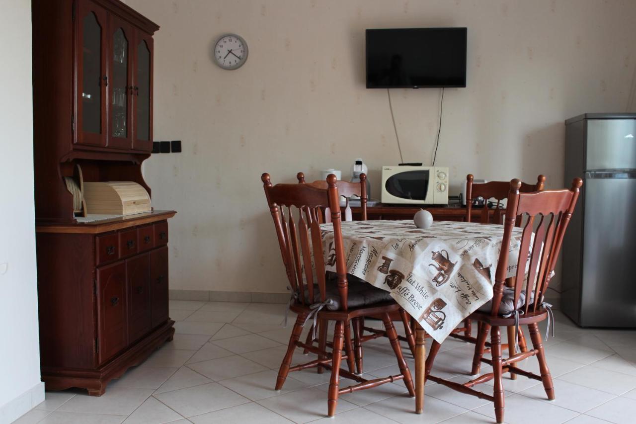 Lizi Apartman Alsóörs エクステリア 写真