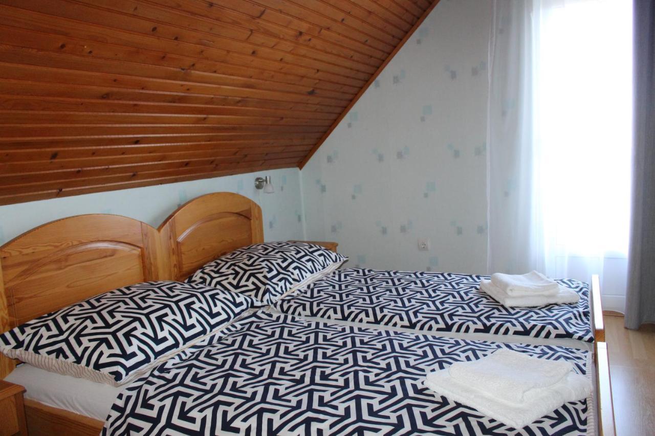 Lizi Apartman Alsóörs エクステリア 写真